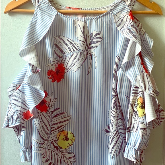 Cold-Shoulder Top Size Small - Picture 3 of 3